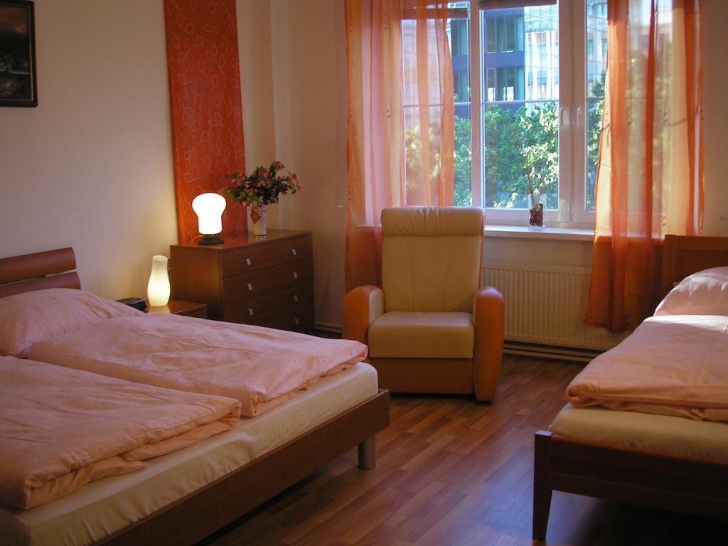 Apartment Accommodation Up To 17 Bratislava Eksteriør bilde