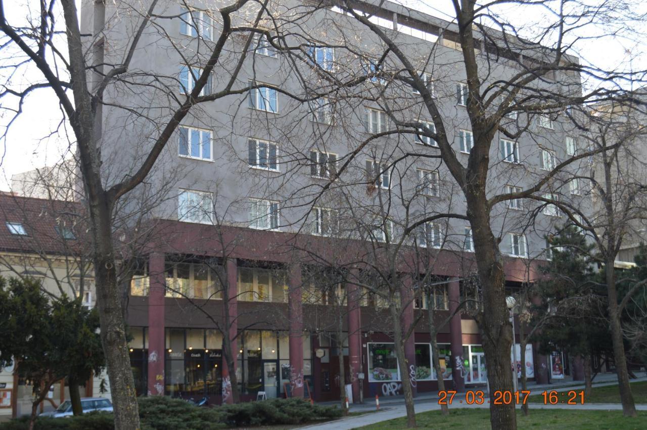 Apartment Accommodation Up To 17 Bratislava Eksteriør bilde
